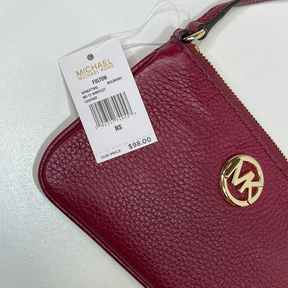 (new+tag) Michael Kors Fulton medium wristlet mulberry maroon (cards holder)
